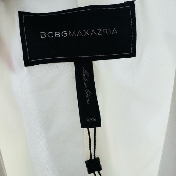 BCBG Oversized Cropped Structured Blazer - Picture 4 of 4